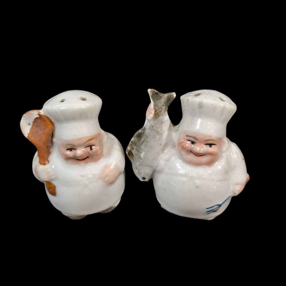 Vintage Portly Chef & Baker Salt And Pepper Shakers W/Corks Made in Japan
